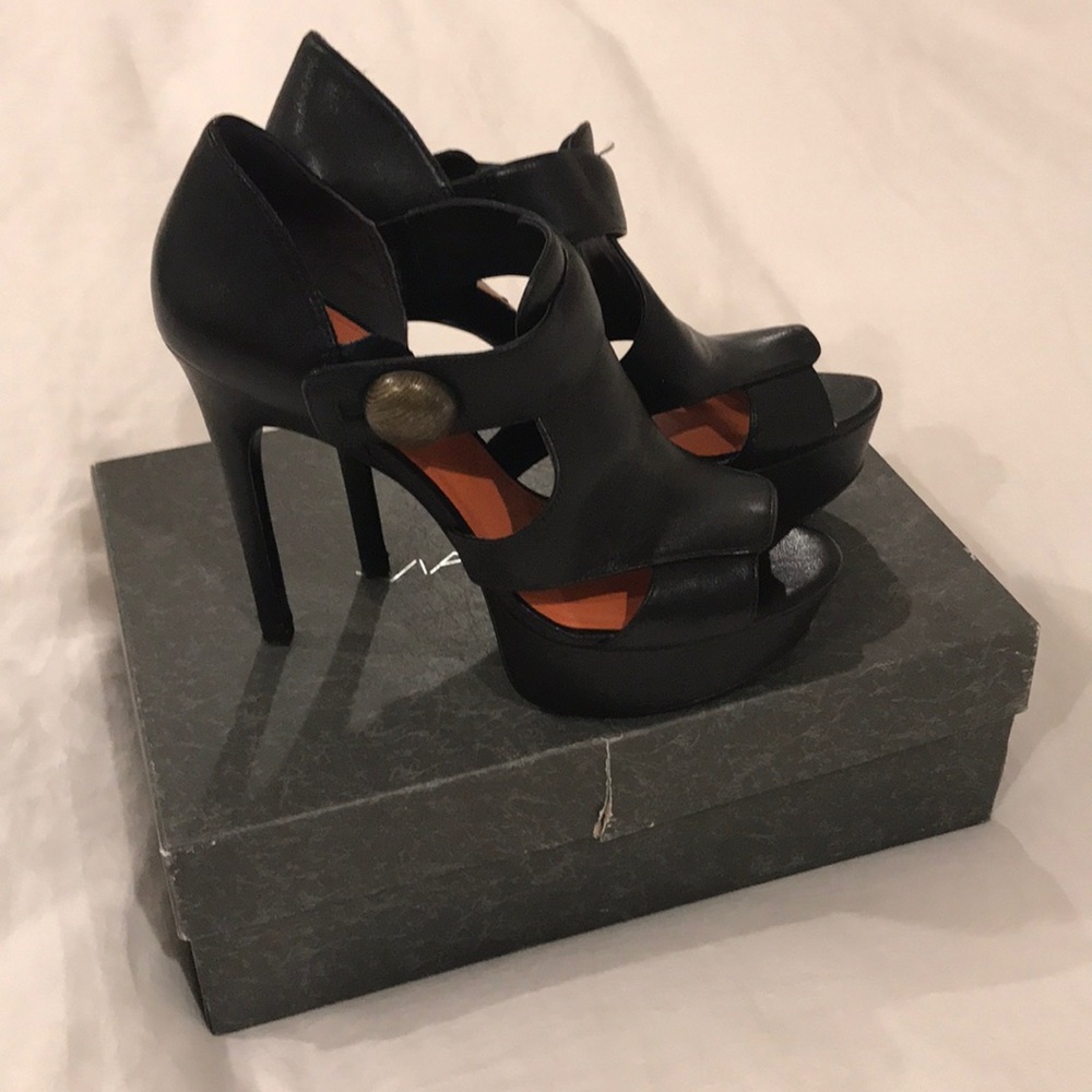 Via spits platform shoes